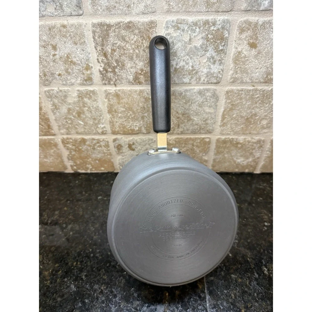 NEW Pampered Chef 2qt Professional Cookware Non-stick Sauce Pan Pot Retired